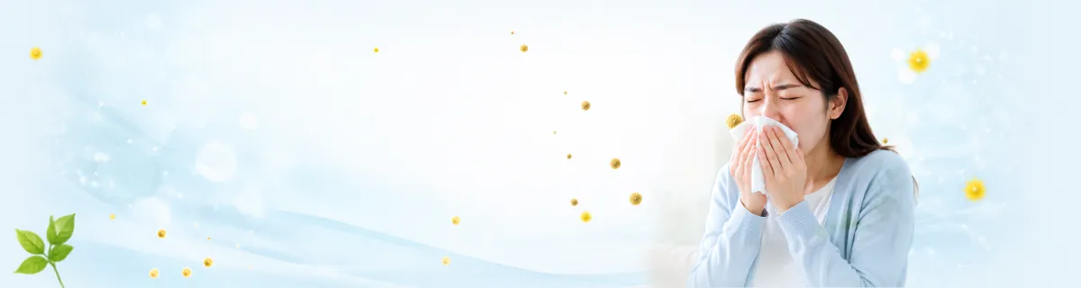 花粉症でくしゃみに悩む女性